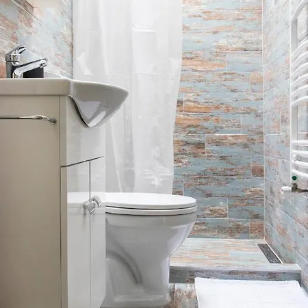 Airport Wanderer - Vandor Fogado بيت ضيافة 3*