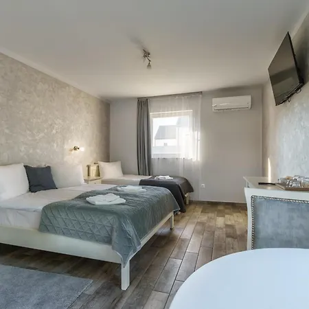 Guest house Airport Wanderer - Vandor Fogado